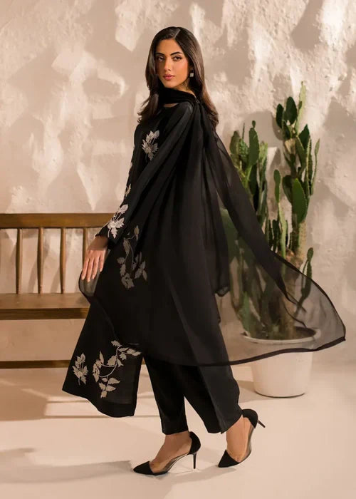 BLACK PETALS 03 -VIRRORA